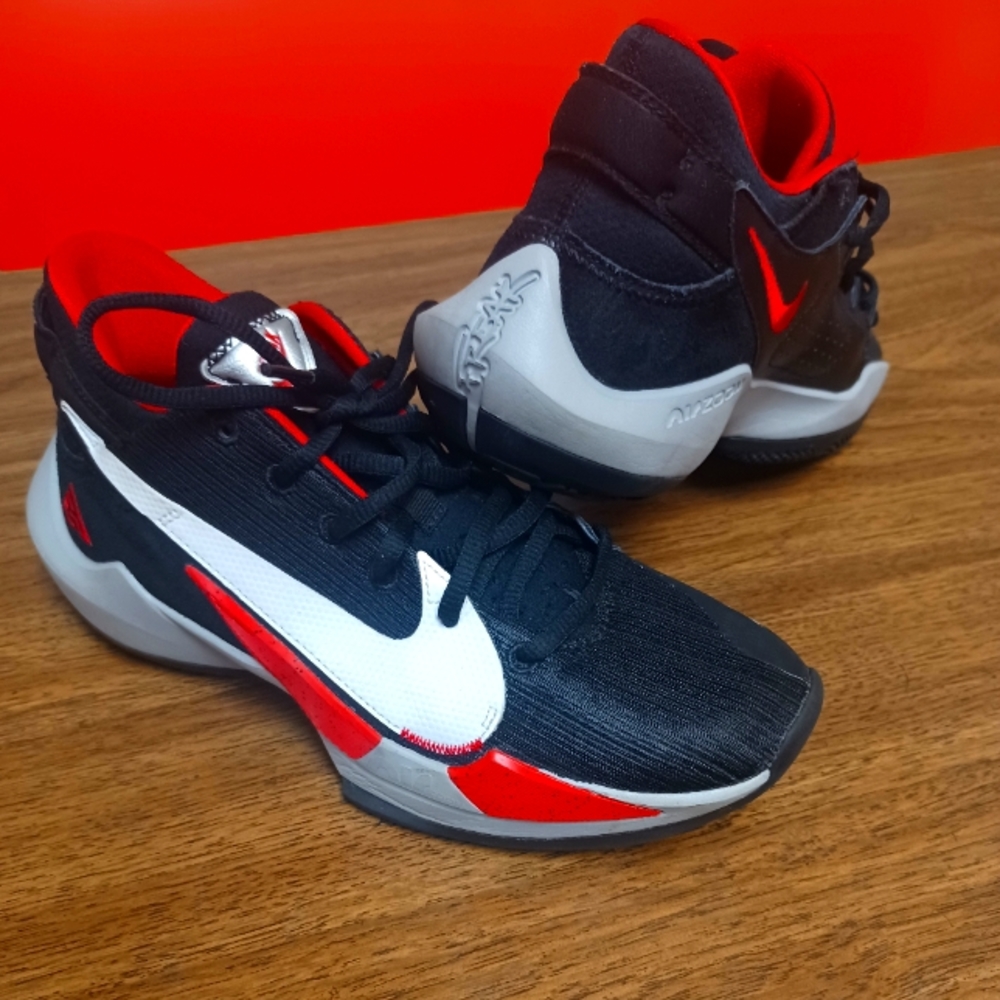 Nike freak 2 basketball shoes